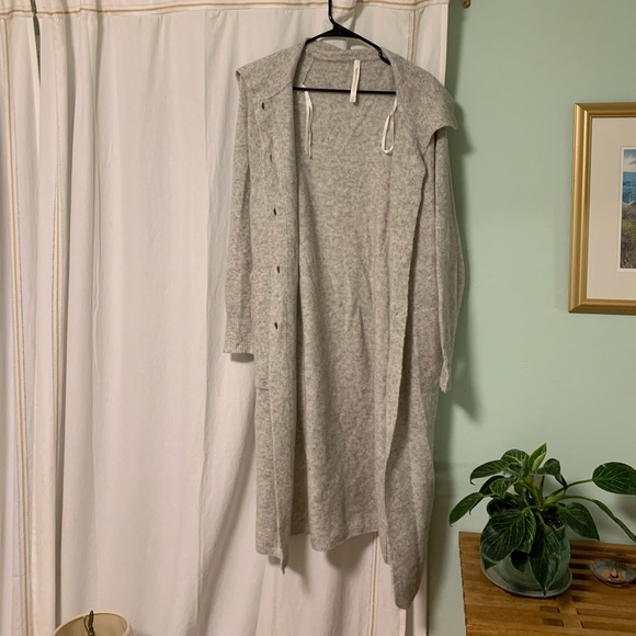 Aritzia noir cardigan 🕊 - Picture 2 of 3